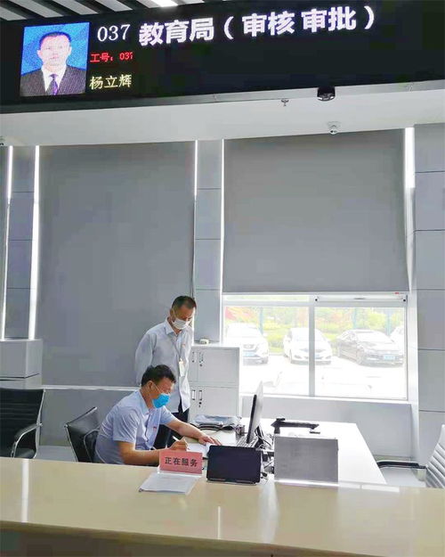 心系民生，服務先行——記區(qū)教育局開展6月份“一把手體驗服務日”教育咨詢服務